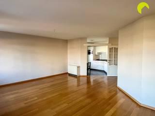 Op een uitstekende locatie in Lint, vinden we dit ruim 2-slpk appartement met terras én garage! Het centrum van Lint met de nodige winkels en...