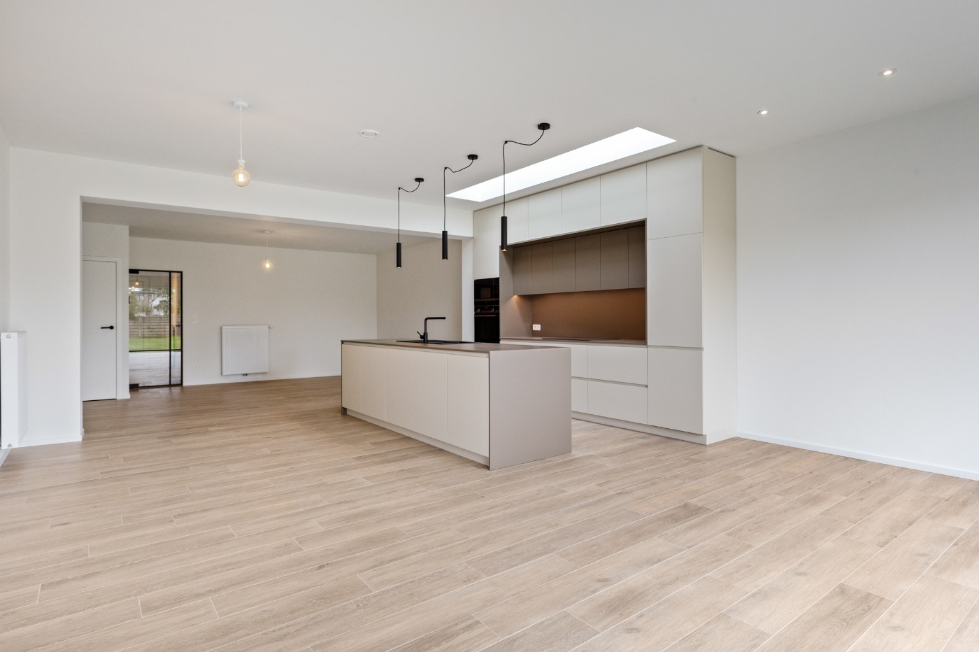 Volledig gerenoveerde, instapklare woning met 3 slpk. en grote tuin - foto 5