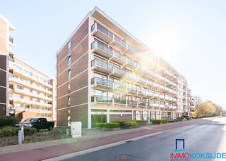 <strong>Koksijde-Bains, studio non-meublé situé au centre de Koksijde et à quelques pas de la plage, 3ième étage avec ascenseur.</strong><br /><br />Ce studio est situé au troisième étage et se compose d'un hall d'entrée, un séjour avec accès à la terrasse, cuisine ouverte et salle de bains avec douche, lavabo et toilette. Convient pour 1 personne et un contrat de location d'un an. Visites uniquement sur rendez-vous.<br /><br />Loyer : 650 €/mois, charges de copropriété comprises + la consommation d'eau chaude et de chauffage