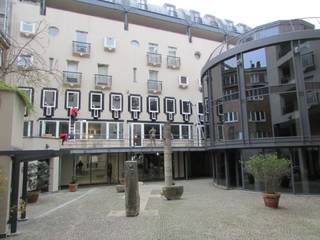 Gerenoveerde kantoorruimte, ideaal gelegen aan de Naamsepoort, in het centrum van Brussel, tussen de Zavel en het Luxemburgplein...