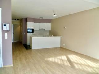 Dit energiezuinige appartement combineert comfort en een praktische ligging. De lichtrijke woonkamer met open keuken vormt een aangename...