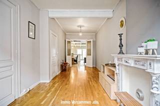 In een rustige straat te Muizen (Mechelen) bevindt zich deze karaktervolle woning met tal van charmante elementen, ideaal voor wie op zoek is naar...