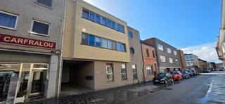 Dit lichtrijk appartement op de 2de verdieping met 2 slaapkamers, staanplaats en terras bevindt zich in het rustige centrum van Kapelle op den Bos...