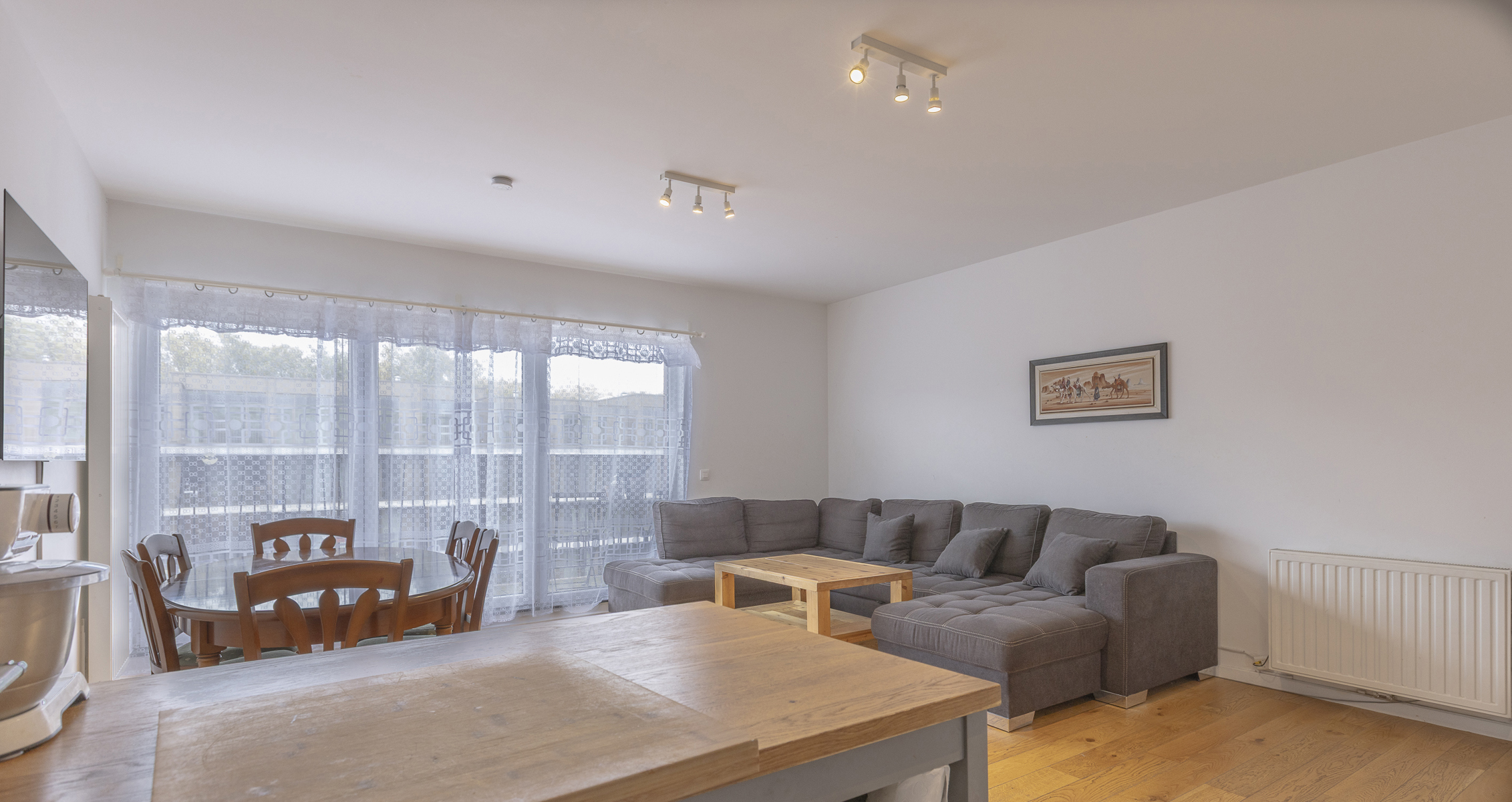 Lichtrijk appartement met drie slaapkamers te Anderlecht - foto 2