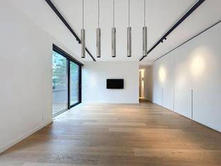 Cet appartement exclusif a été fini avec des matériaux de haute qualité et respire la classe et la qualité. <br />Situé dans la résidence @ Fluvium Legia, vous êtes assuré de vivre au calme, au bord de l'eau et entouré de verdure. <br /><br />Grâce à la présence de chaudières solaires, à une isolation complète, à une ventilation avec récupération de chaleur et à un chauffage par le sol, l'efficacité énergétique est garantie. <br /><br />À l'intérieur, nous trouvons un espace de vie avec une cuisine ouverte équipée de matériaux et d'appareils électroménagers de très haute qualité. L'espace de vie est un atout absolu : un salon spacieux avec de grandes fenêtres et beaucoup de lumière naturelle et des armoires encastrées. La terrasse est accessible par une fenêtre coulissante. L'appartement dispose également de deux chambres, d'une salle de bain (double vasque et douche à l'italienne) et de toilettes. <br /><br />Dans l'appartement lui-même, il y a un débarras séparé qui, avec le sous-sol, offre un espace de rangement suffisant. <br /><br />Avantages : <br />- Un repos ultime en plein centre de Gand<br />- Finition et appareils électroménagers de haute qualité<br />- faible niveau E<br />- projet de nouvelle construction à petite échelle<br /><br />Il y a un local à vélos en sous-sol et un parking peut être loué pour 115,00 EUR/mois).<br /><br />Les frais communs, sous forme de commission, s'élèvent à 130,00 EUR/mois et sont destinés à l'entretien des parties communes ainsi qu'à une avance sur la consommation de chauffage privée. <br /><br />Une opportunité rare pour ceux qui recherchent une vie de qualité dans un emplacement de premier ordre.<br />