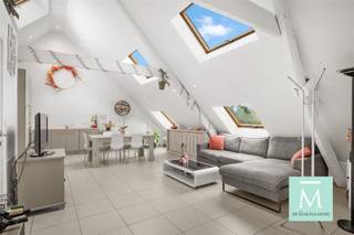 UIterst charmant appartement met 2 slaapkamers pal in het centrum!Ben je op zoek naar een super leuk appartement met veel lichtinval op de tweede...