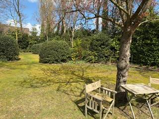 Zeer gunstig gelegen woning op wandelafstand van het centrum van Reet!  Alle winkels, grootwarenhuis Carrefour en verschillende scholen liggen in...