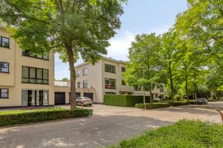 Dit prachtig appartement van 115 m² is gelegen op een uitstekende locatie in Brasschaat en beschikt over drie slaapkamers. Bij het betreden van...