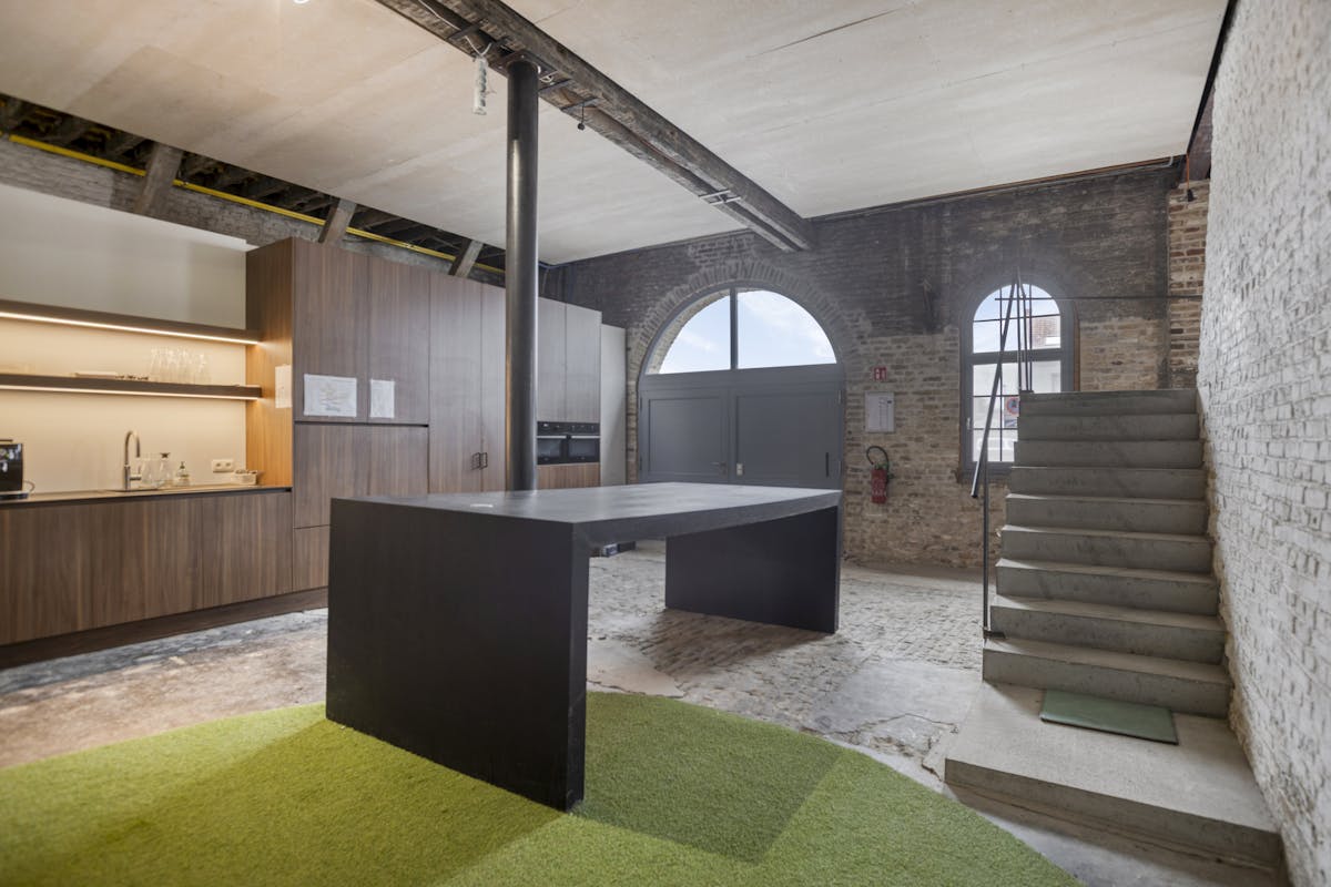 Unique office of approximately 330 m² for sale in Kortrijk - photo 4