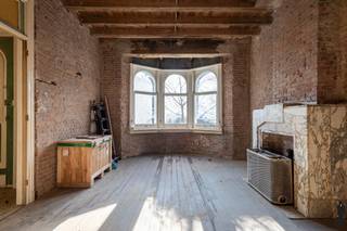 Exclusieve renovatiekans op gegeerde locatie in HoveIn een van de meest gegeerde woonomgevingen van Hove, op een boogscheut van het centrum, bevindt...