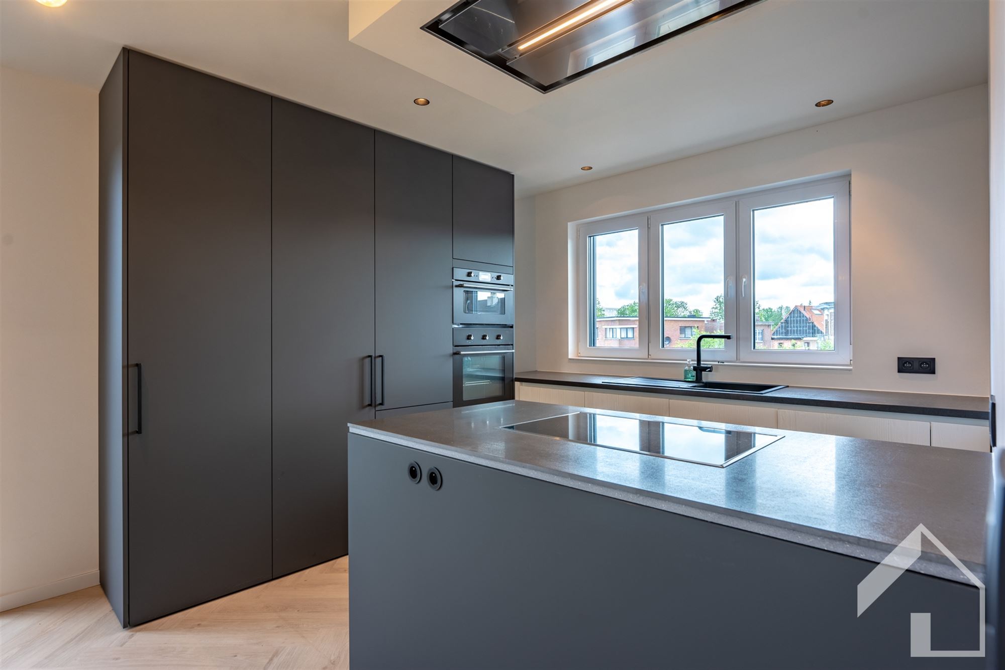 Totaal gerenoveerd dakappartement met 1 slaapkamer  - foto 5