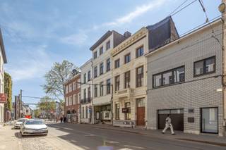 Gelijkvloers appartement met tuinHet gelijkvloers omvat een volledig gerenoveerd appartement (2025) met een lichtrijke open leefruimte. Dankzij de...