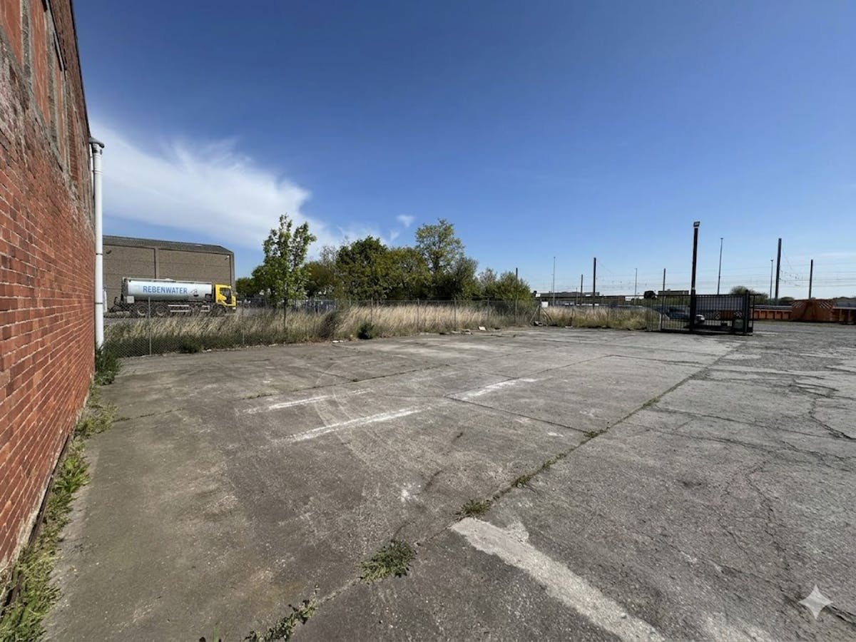 Polyvalente loods (600 m²) met buitenruimte te Adinkerke - foto 3