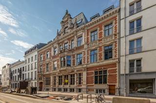 Uitzonderlijke kantoorruimte op zeer centrale locatieIn een historisch pand gelegen op wandelafstand van het Operaplein en de Grote Markt, nabij...