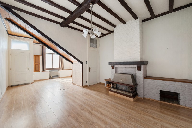 Betaalbare rijwoning met tuin en renovatiepotentieel op gunstige ligging in Kortrijk - foto 2