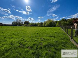 Goed gelegen bouwgrond voor OB op 966m² in Hulshout! <br /><br />Het perceel heeft een totale oppervlakte 966m².<br /><br />Geen bouwverplichting.<br /><br />Plan en stedenbouwkundige voorschriften te verkrijgen via kantoor.<br /><br />Meer info: www.debaco.be of bel 014/73.77.77