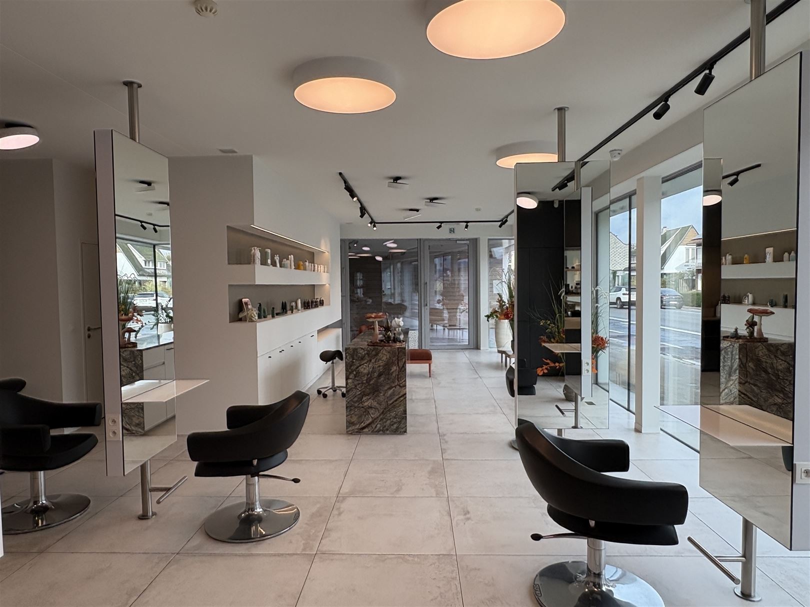 Lichtrijke &amp; moderne handelsruimte op toplocatie in Kemzeke - foto 4