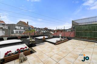 Dit uitzonderlijk ruim appartement met 3 slaapkamers en een zolder van maar liefst 125 m2 is uniek in zijn prijsklasse en gelegen in een rustige...
