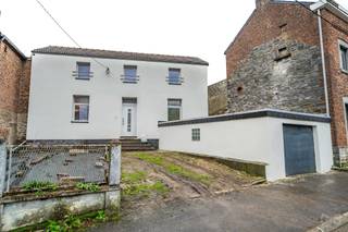 We Invest Hesbaye biedt u deze prachtige volledig gerenoveerde halfopen bebouwing aan.Met 138 m² bewoonbare oppervlakte, 3 slaapkamers + bureau en...