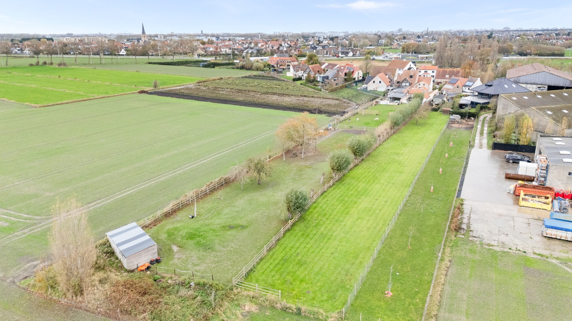 Uiterst charmante halfopen bebouwing met weidse zichten op een perceel van 2012m² - foto 2