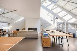 In the “Zuidervaartje” residence (architect “Govaert & Vanhoutte - renovation in 2005) along the Zuidervaartje in Sint-Kruis (Bruges), there is...