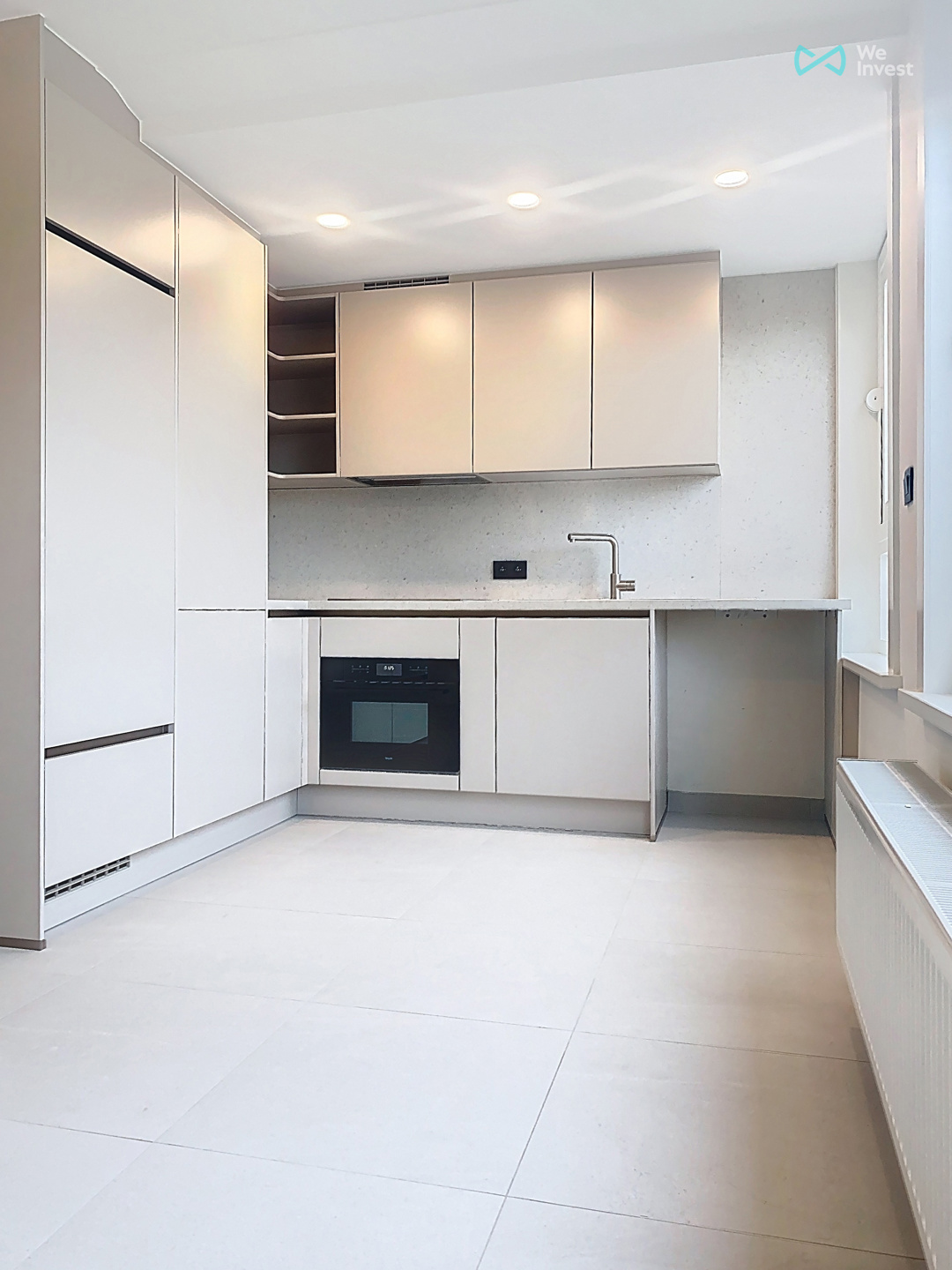 Volledig gerenoveerd 2-slaapkamerappartement met garage - foto 4