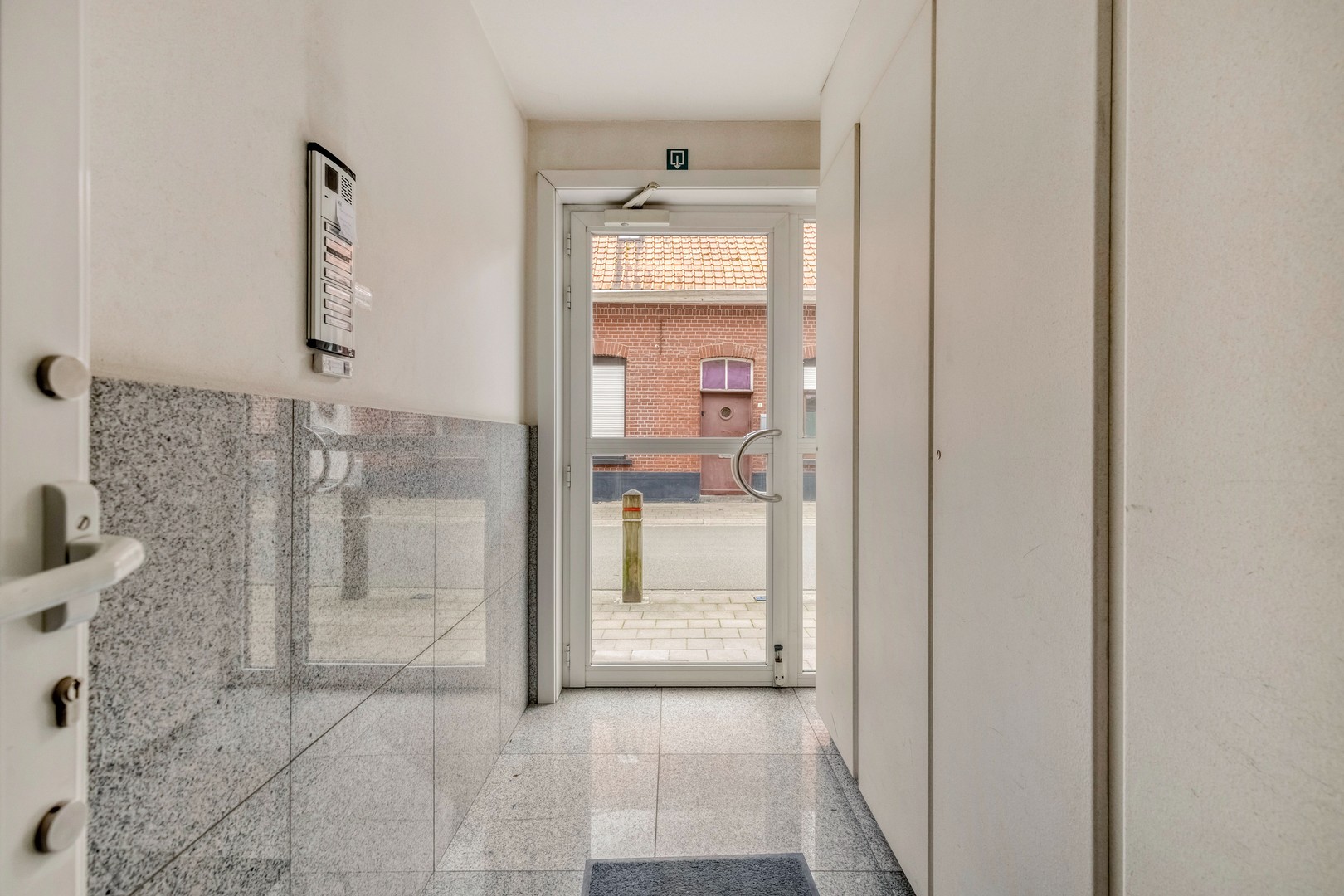 Ruim appartement met 2 slaapkamers en garage in Roeselare-Beveren - foto 2