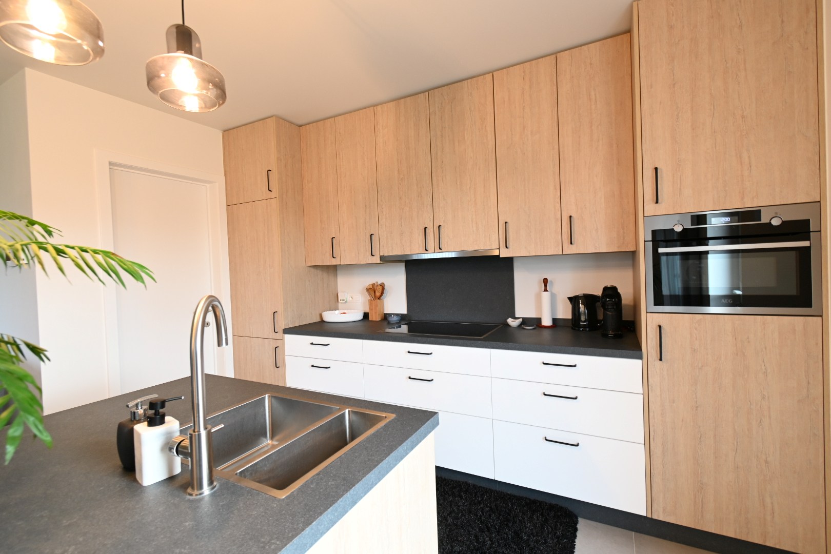 Knap afgewerkt gelijkvloers appartement met 2 slaapkamers, ruim terras, tuintje, carport en berging - GEEN GEMEENSCHAPPELIJKE ONKOSTEN - foto 4