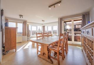 This bright corner apartment enjoys a partial sea view and is located in a prime location along one of the most sought-after boulevards in...