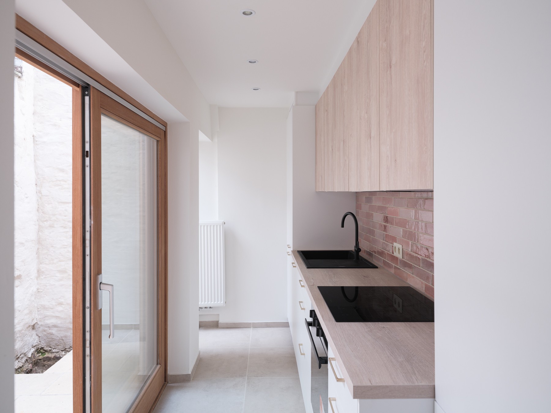 Charmante, volledig gerenoveerde woning met 2 slaapkamers op toplocatie nabij Gent! - foto 1