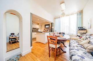 🏢 À vendre – Appartement Rez-de-chaussée 2ch à Evere + cour📍 Rue Auguste De Boeck 5, Evere💰 Prix : 299.000 €📈 Revenu locatif : ± 1.250 €/mois...