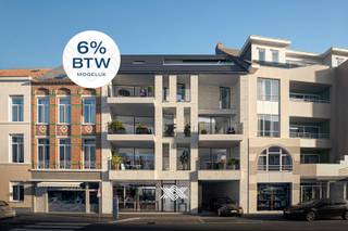 Dit tweeslaapkamer appartement van 77 m² op de eerste verdieping beschikt over een eet- en leefruimte met toegang tot het zuidwestelijk georiënteerd terras (8 m²), een open keuken met kookeiland, een berging, twee slaapkamers, een afzonderlijk toilet en een badkamer uitgerust met een dubbele lavabo, een inloopdouche en de aansluiting voor een droog- en wasmachine. Het appartement beschikt eveneens over een exclusief genotsrecht van de tuin (14,7 m²). Het appartement voldoet aan de strenge energienormen dankzij de voorziening van zonnepanelen, een individuele centrale verwarming met een lucht-waterwarmtepomp en vloerverwarming, een ventilatie type D met warmterecuperatie. <br /><br />De residentie telt zes appartementen, elk voorzien van een ruim zuidwest-georiënteerd terras. Daarnaast is er één commerciële ruimte beschikbaar. Voor het gemak van de bewoners biedt de residentie overdekte fietsparkeerplaatsen in een gemeenschappelijke fietsenstalling.<br /><br />De ligging biedt een fijne balans tussen rust en stedelijke dynamiek. Op wandelafstand vind je de Coupure, het Groenevalleipark en de Watersportbaan, ideaal voor ontspanning en buitenactiviteiten. Tegelijkertijd biedt het nabijgelegen stadscentrum een breed aanbod aan restaurants, winkels en culturele voorzieningen. De residentie is goed bereikbaar, zowel met de wagen via de R40 en R4 als met het openbaar vervoer. Meerdere bus- en tramhaltes in de buurt zorgen voor snelle verbindingen door de stad.