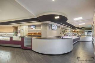 Handelspand in Gezellige Wijk te MerksemOp een gunstige locatie in een gezellige wijk van Merksem is dit handelspand van 223 m² te koop. Het pand is...