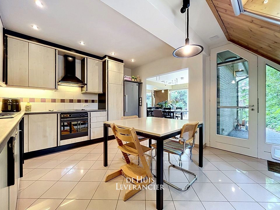 Villa geschikt voor vrije beroepen en zelfstandigen met prachtige tuin en volledig omheind weiland op toplocatie te koop - foto 5