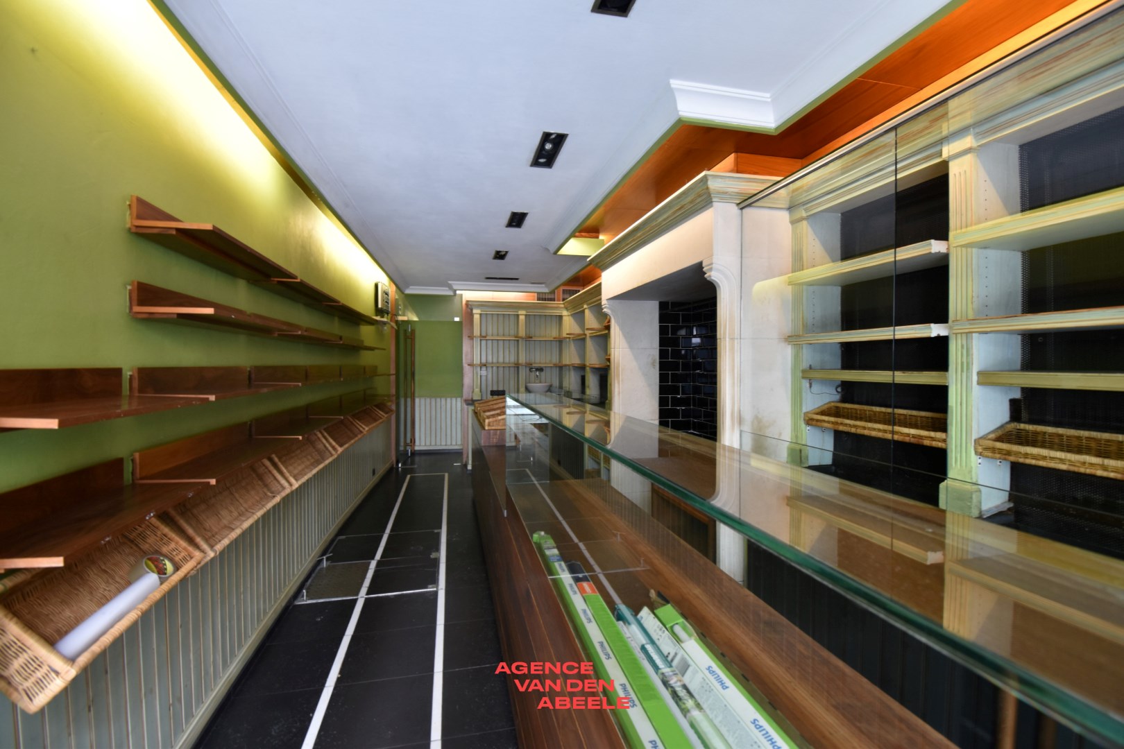 Winkelruimte met woonst in de Brugse binnenstad. - foto 4