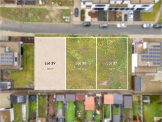 In een nieuwe, autoluwe straat, bereikbaar vanaf de Bedevaartstraat in Tielt, is dit perceel op LOT 39 beschikbaar voor het bouwen van een villa...