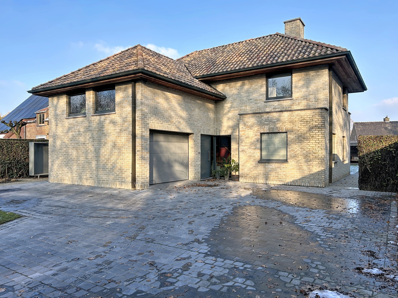 Prachtige villa met 4 slpks, garage en tuin met zwemvijver - foto 1