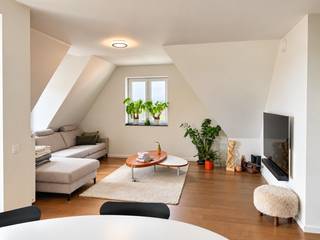 Recent appartement voorzien van 2 slaapkamers en een ruim zonneterras, centraal gelegen in de mooie verkaveling “Heulebrug” te Heist-aan-Zee.<br />Het appartement is rustig gelegen en geniet van een aangenaam open zicht vanop het terras.<br />Bovendien kan er nog een grote garage aangekocht worden in hetzelfde gebouw. Een absolute meerwaarde.<br /><br />Het appartement bevindt zich in een goed geïsoleerd gebouw en is volledig instapklaar.<br />Zo profiteert u van een energielabel A en een conforme elektriciteitskeuring.<br /><br />Indeling: inkomhal met apart toilet en praktische berging voor WM/DK, een zeer mooie en brede leefruimte met toegang tot het zonneterras, een volledig ingerichte open keuken, 2 slaapkamers en een hedendaagse badkamer met inloopdouche. Plaats voor fietsen beneden in de kelderverdieping.<br />Optioneel kan er nog een grote garage aangekocht worden in het gebouw zodat u rechtstreekse verbinding hebt tussen de garage en het appartement.<br /><br />Het strand van Heist ligt op slechts enkele minuten fietsen.<br />Bezoek warm aanbevolen.<br /><br />Bezoek mogelijk op afspraak met Willem Cauwels op tel. 050/89.27.70.
