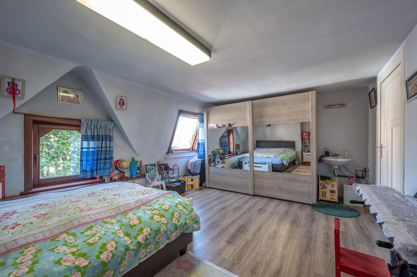 Ruime woning met atelier (65m²) en commerciële mogelijkheid in centrum Sint-Kruis - foto 3