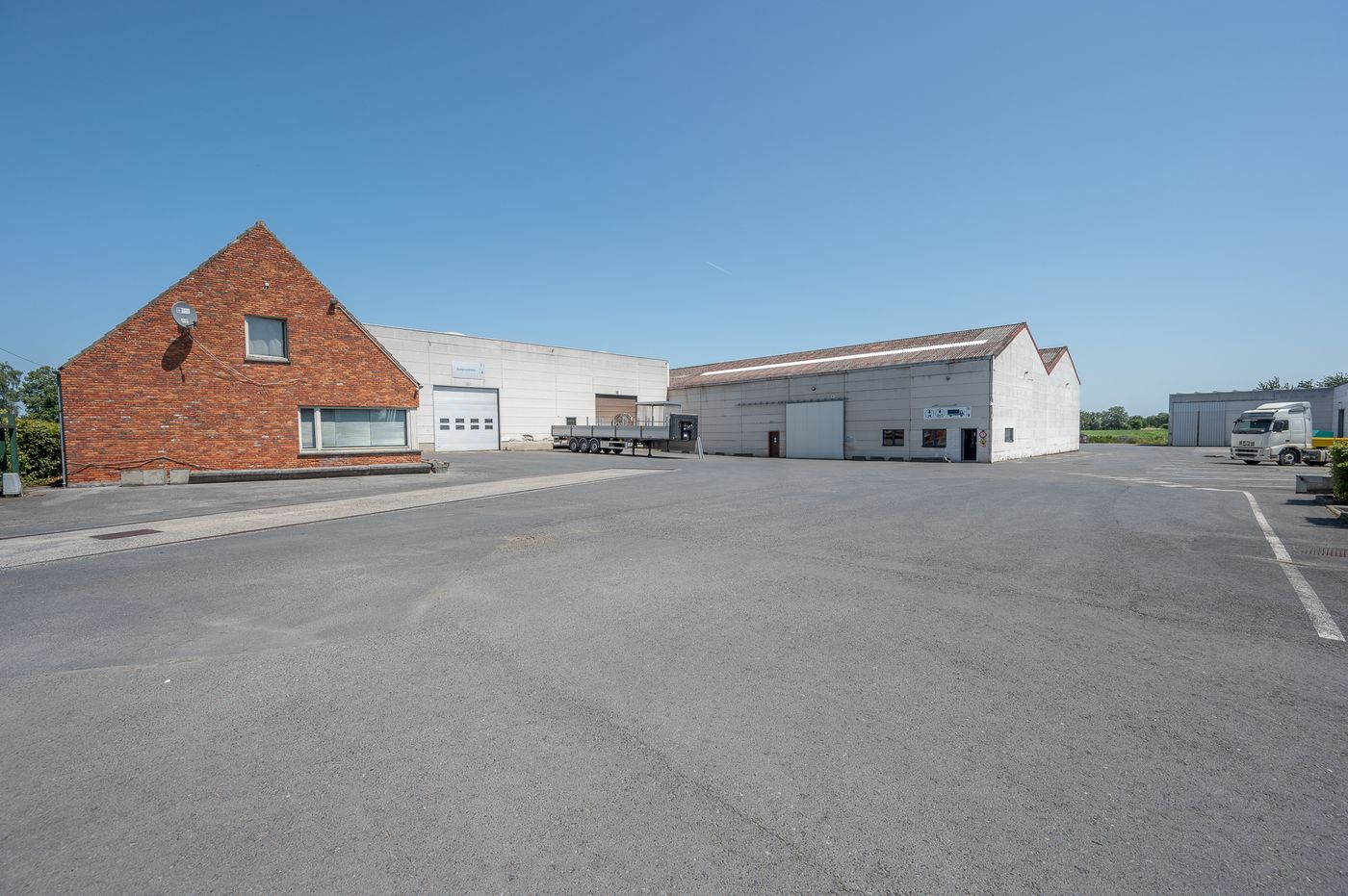 2.100 m² magazijnruimte in Meulebeke te huur korte termijn - photo 5
