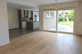 Deze prachtige woning in Wevelgem is een half open bebouwing die gebouwd is in 2008. Met een perceeloppervlakte van 477 m² en een...