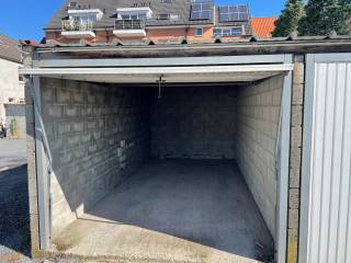 Garages (2,64m x 5,60m), voorzien van kantelpoort. Ideale ligging nabij Gent-Zuid, bij openbaar vervoer (bus en tram voor de deur),...