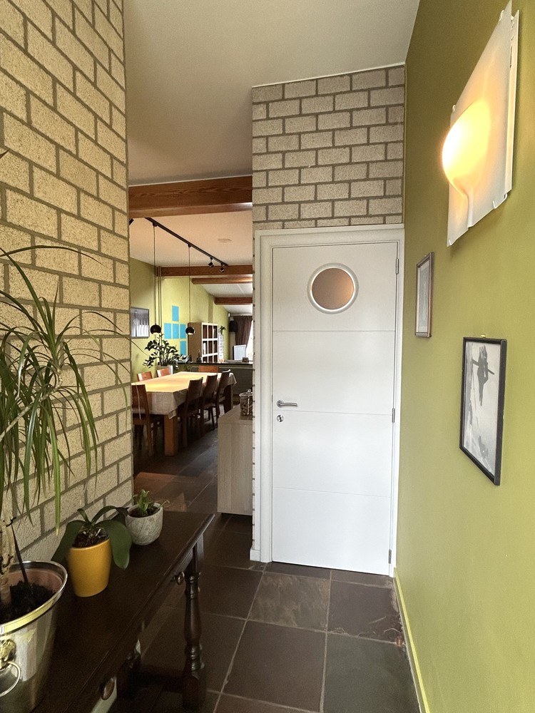 A must see - verrassend ruime woning met achteringang met privéparkeerplaatsen - foto 3