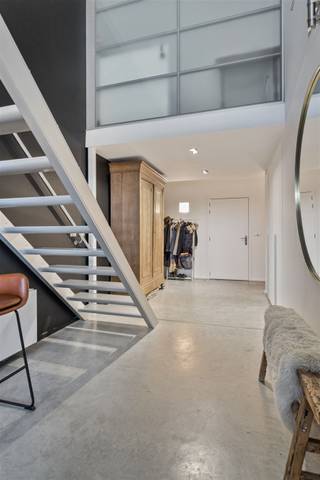 Op zoek naar een unieke woonbeleving met karakter, comfort en een fenomenaal uitzicht? Dan is deze loft een absolute must-see ! Binnenin ervaar je...