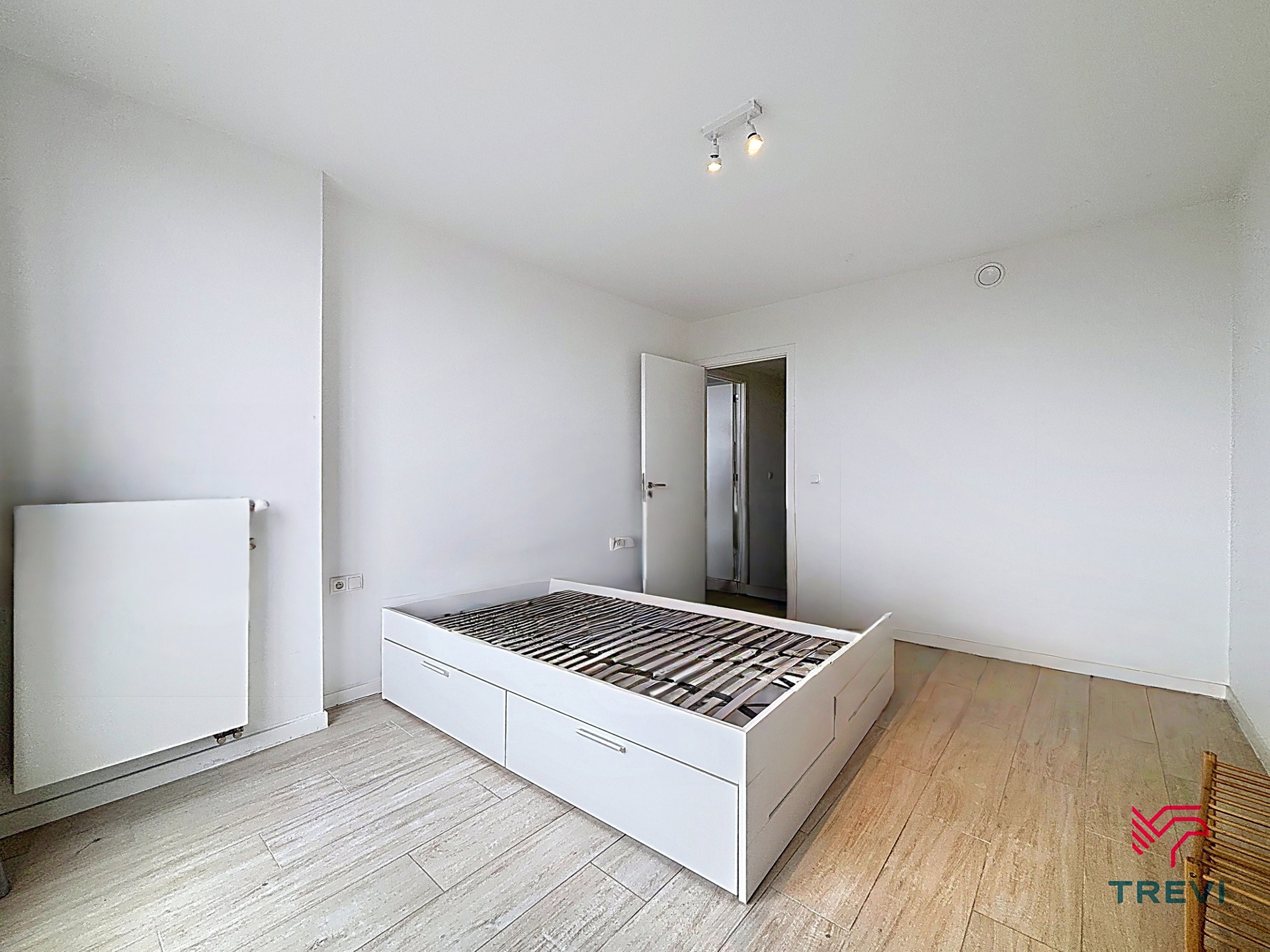 Mooi ongemeubileerd appartement met 1 slaapkamer - foto 4