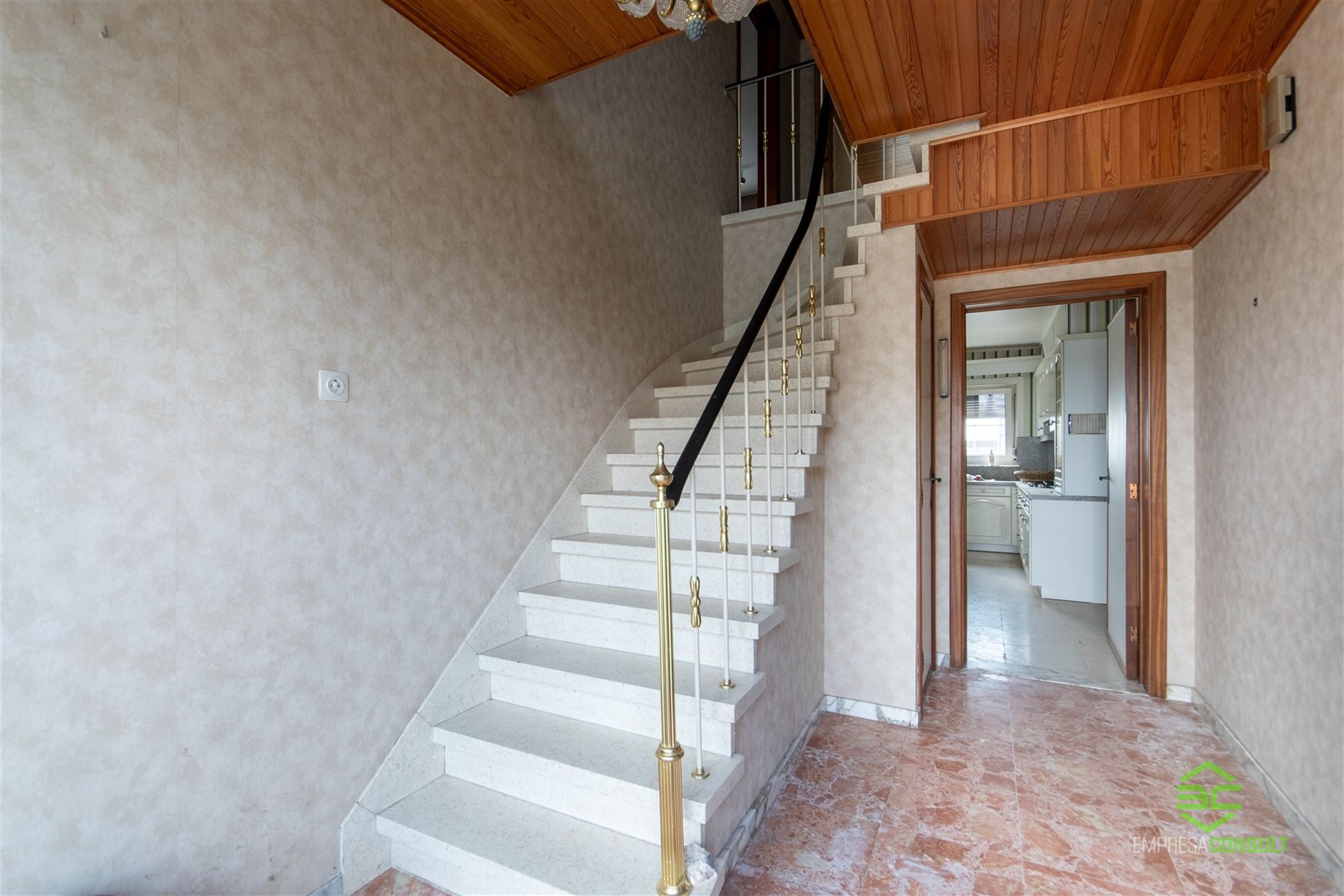 Ruime gezinswoning met 5/7 slpk op 6a 68ca! - foto 2