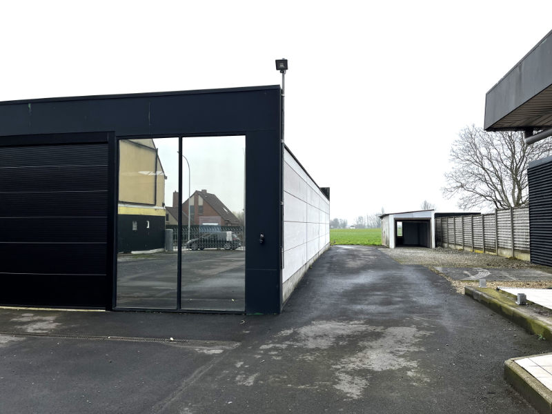 Magazijn met burelen en parkeer mogelijkheden - photo 4