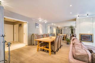 Instapklaar appartement met een ruime bewoonbare oppervlakte van 98 m², gelegen op de eerste verdieping van een kleinschalige Residentie...