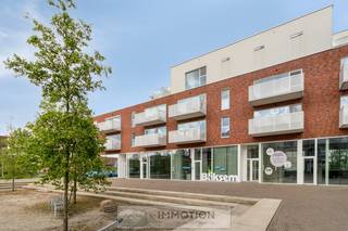 Ontdek dit uitzonderlijke penthouse in het project Leanderhof, centraal gelegen in Zwevegem. Dit recent gebouwde appartement combineert...