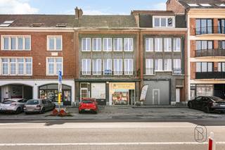 Situé au deuxième étage d'une petite copropriété de deux lots face à la gare de Tournai, cet appartement deux chambres actuellement loué 640€/mois...